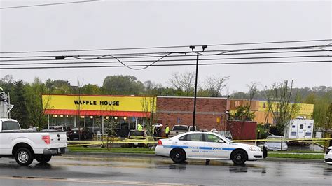 Waffle House Shooting -- Police on the Scene