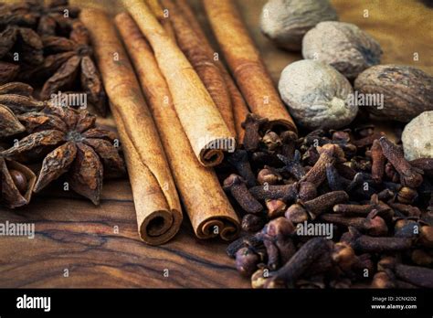 Whole Spices Aromatic Nutmeg Cinnamon Sticks Cloves Star Anise