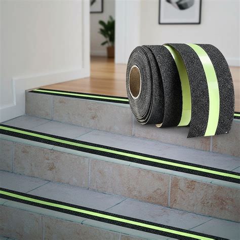 Fita Antiderrapante Para Escada A Prova D Agua - Uma fita de lixa antiderrapante de 5cm x 5m, à prova d'água, com alta ...