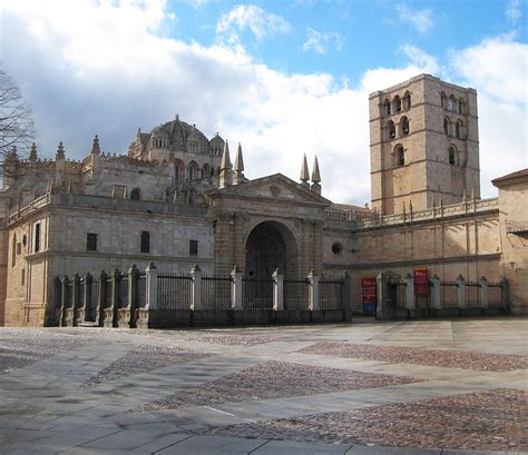 Catedral De San Salvador En Zamora