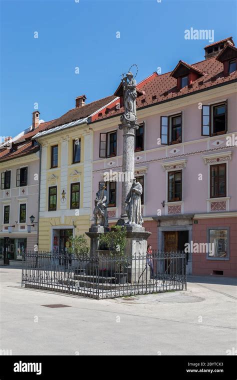 Santuario De Mar A Con La Estatua De San Rocco Y San Antonio Skofja