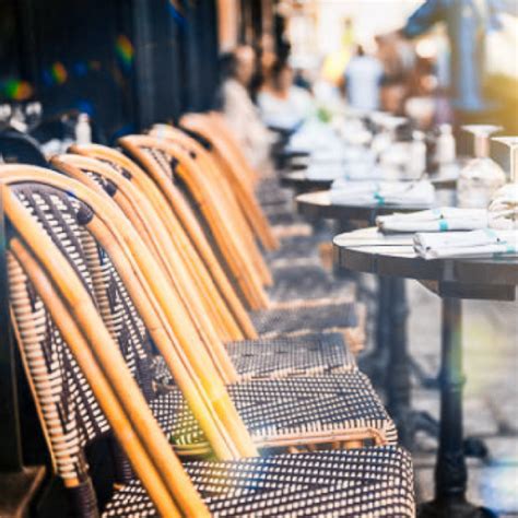 Boire Un Verre En Terrasse L Ambassade