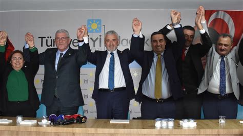 Ak Parti Den Istifa Eden Eski Ba Kan Enver Y Lmaz Y Parti Nin Aday Oldu