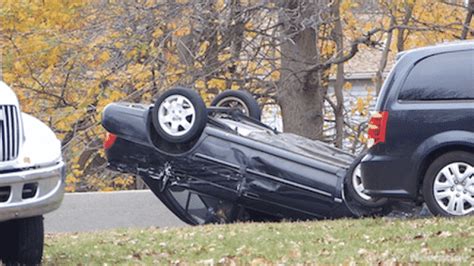 Etats Unis elle survit à un accident de voiture mais meurt en voulant