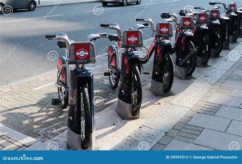 Alquile Una Bici En Londres Reino Unido 2015 Foto De Archivo Editorial