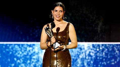 Ferrera prononce un discours émouvant à Critics Choice Le derniere heure