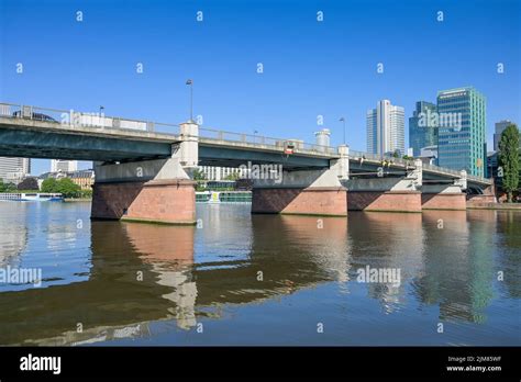 Untermainbr Cke Frankfurt Am Main Hessen Deutschland Stock Photo Alamy