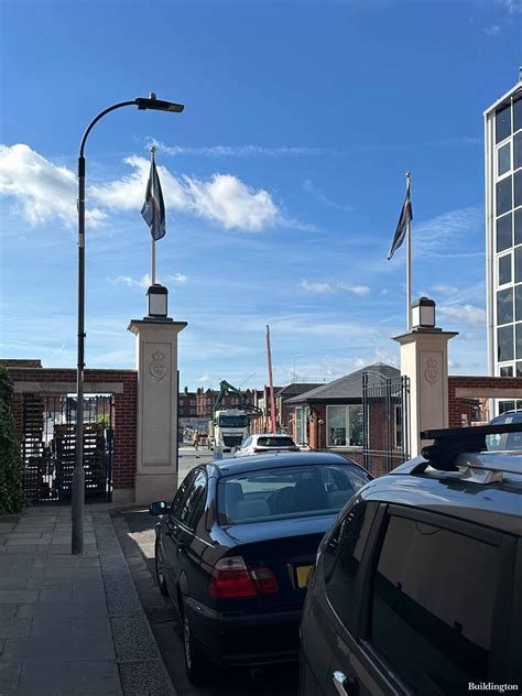 Residential Living Guide to Queen's Club Gardens in London W14 2