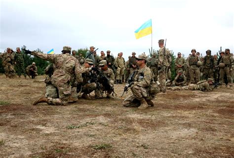 DVIDS - Images - 6-­8 Cav Soldiers share battle drill proficiency with Ukrainians [Image 3 of 3]