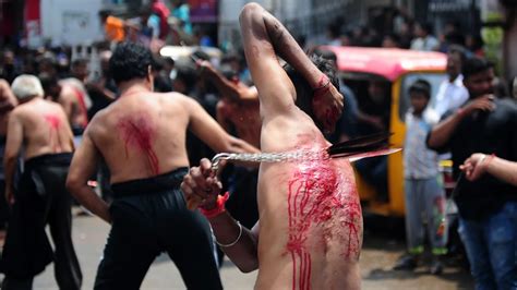 Los Sangrientos Rituales Musulmanes Que Recuerdan Al Nieto De Mahoma En El Día De Ashura Infobae