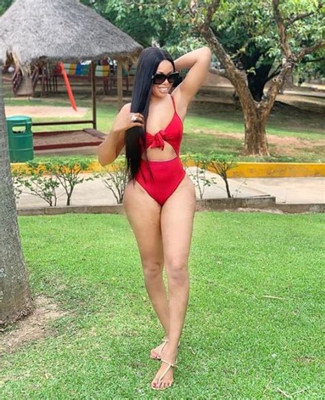 4 Hot Sexy Tori Princess Bikini Pics