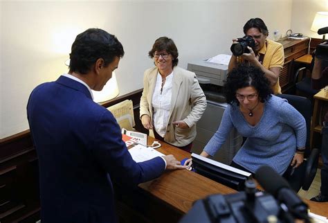 La Imagen De La Mañana Sánchez Renuncia A Su Acta