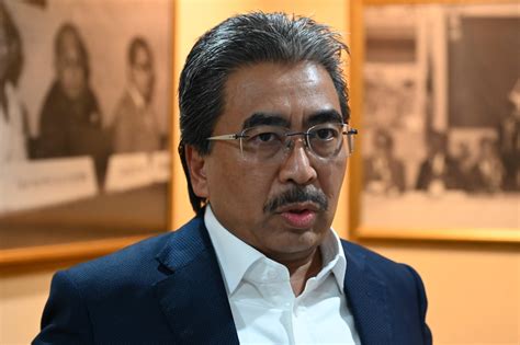 Johari Abdul Ghani Dilantik Menteri Peladangan Dan Komoditi BN Comms