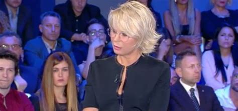 Cè posta per te Maria De Filippi perde le staffe Ma come fai