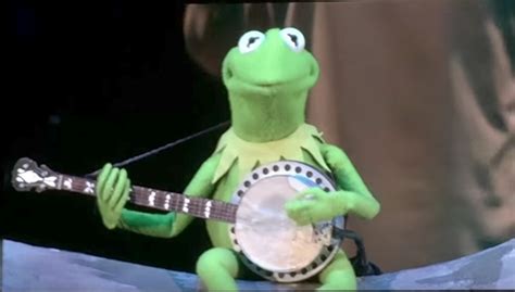 The New Voice of Kermit the Frog Performs 'Rainbow Connection' Live at ...