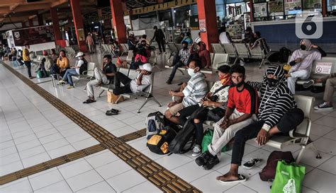 Foto Jumlah Penumpang Bus Akap Di Terminal Kampung Rambutan Melonjak