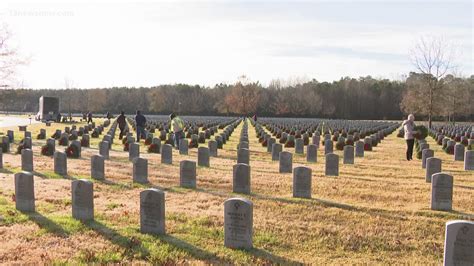 Volunteers Lay More Than 10000 Wreaths On Graves At Suffolk Veterans