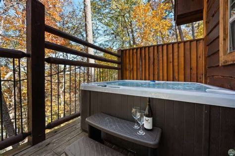 Best Gatlinburg Treehouse Cabins With Hot Tub Top Treehouses