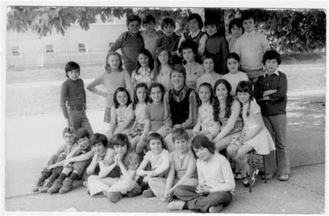 Photo de classe CM2 à l Ecole RASPAIL de ROSNYs s BOIS de 1973 ECOLE