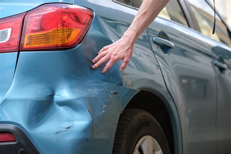 Me han dado un golpe en el coche qué hago