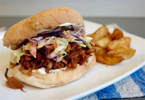 Bbq Pulled Jackfruit Burgers The Vegan Twist