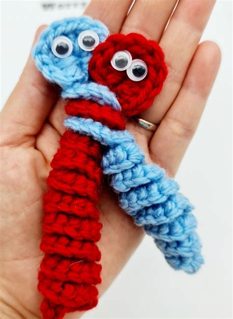 How To Crochet Worry Worms In 5 Minutes For Absolute Beginners