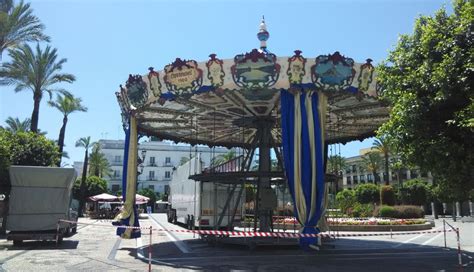 Vuelve el carrusel de época al Arenal