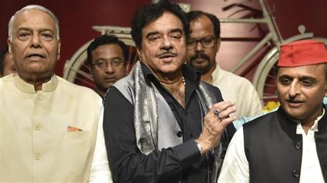 Shatrughan Sinha, Yashwant Sinha share dais with SP president Akhilesh ...