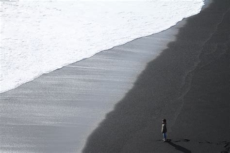 39 Stunning Images Of Beaches In Black And White | Light Stalking