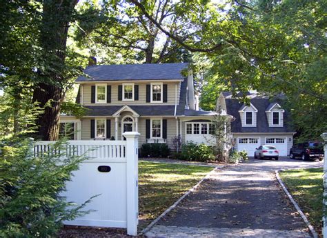 Roots Of Style Dutch Colonial Homes Settle On The Gambrel Roof