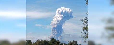 A Volcano Just Erupted in Indonesia Just Days After Devastating ...