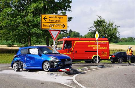 Ludwigsburg Schwerer Unfall Fordert Drei Verletzte Landkreis Ludwigsburg