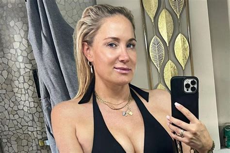 Janine Kunze Sie Begeistert Ihre Fans Mit Sexy Selfie Im Badeanzug