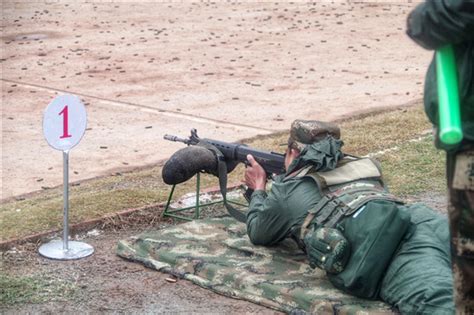 50环！直击新兵首次实弹射击 中国网