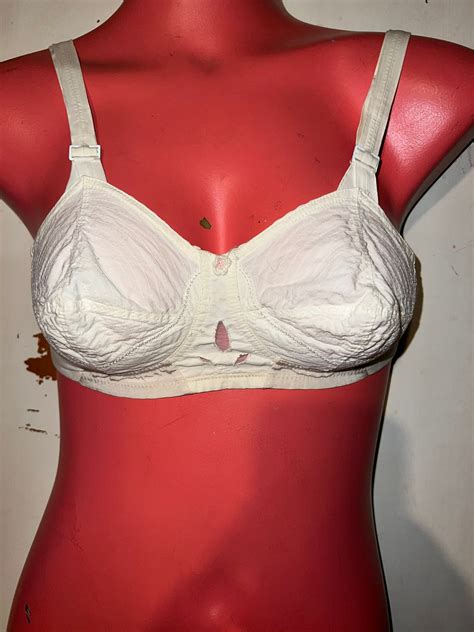 Vintage 1940s Bullet Bra Off White Spider Web Cotton Bra Exquisite Form Stand Out Bra Size 32b