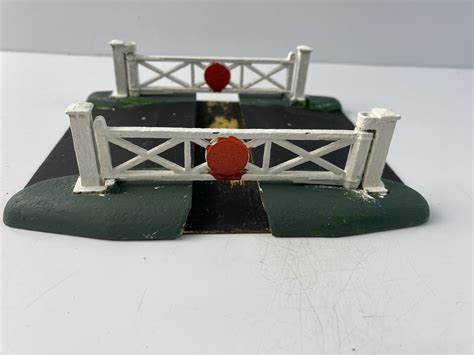 Oo Gauge Level Crossing Rocket Railways