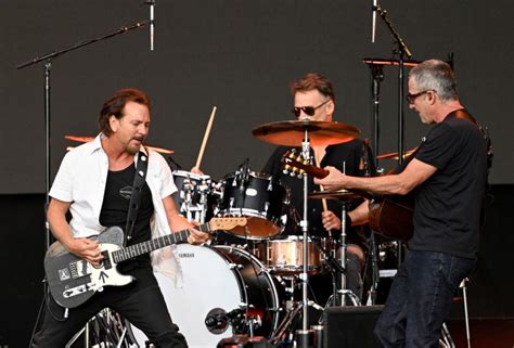 Pearl Jam Hear New Song Dark Matter Details On New LP