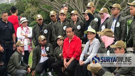 Dua Santri SMA Trensains Tebuireng Jombang Dampingi Jokowi Ke Australia