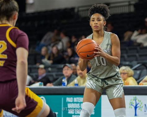 Womens Basketball Knocks Off Purdue Fort Wayne 66 64 The Oakland Post