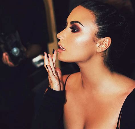 Demi Lovato Comemora Seis Anos De Sobriedade É Possível Estrelando