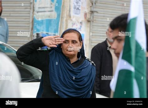 Quetta Pakistan March 23rd 2019 A Leady Police Officer Saluting