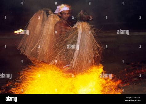 Ubud Feuertanz Fotos Und Bildmaterial In Hoher Aufl Sung Alamy