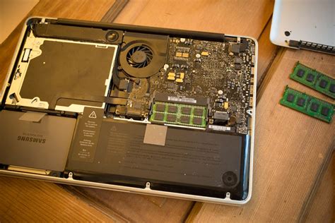 Add more RAM to your MacBook Pro (photos) - CNET