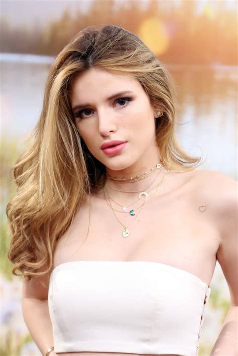 Bella Thorne With Blond Highlights Bella Thornes Natural Hair Color