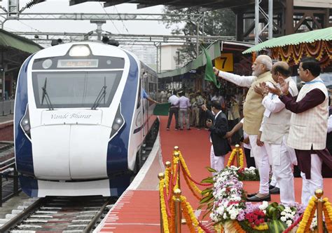 Pm Modi Flags Off Secunderabad Tirupati Vande Bharat Express