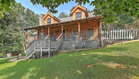 Luxury Log Cabin in Bristol, Tennessee - Log Cabins & Old Houses