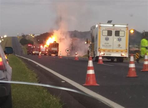 Caminh O Pega Fogo E Interdita A Rodovia Washington Lu S Em Ibat S O