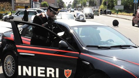 Sorpreso Con La Droga Fuori Dalla Scuola Nei Guai 17enne