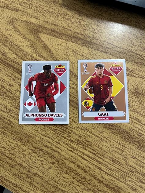 Kit 2 Figurinhas Extra Alphonso Davies Prata Gavi Branze Legend