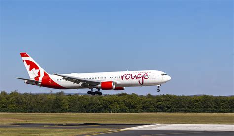 air canada Rouge Plane - Travel Off Path